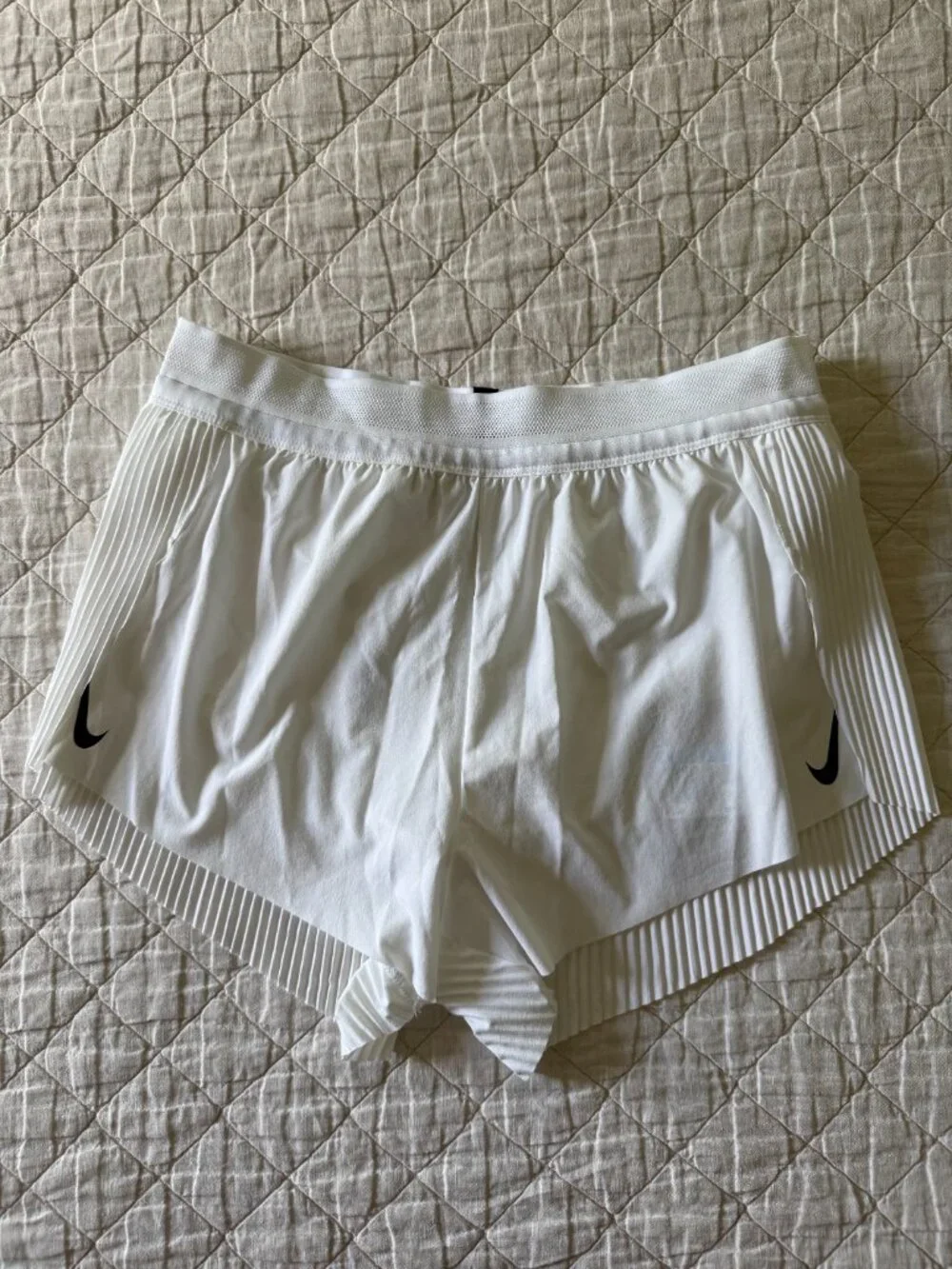 Nike AeroSwift Women's Runnning Shorts - White, Medium (NWT)